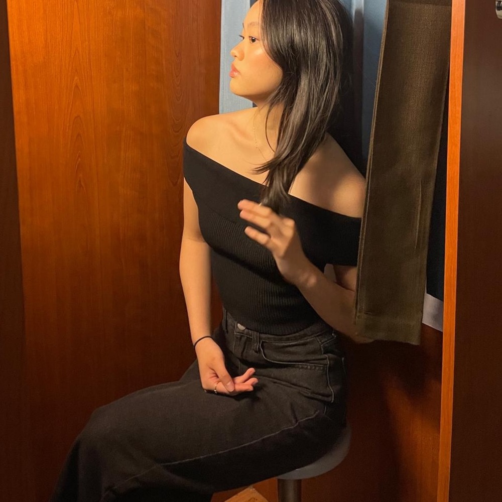 Aritzia Off Shoulder Top (Sculpt Knit)